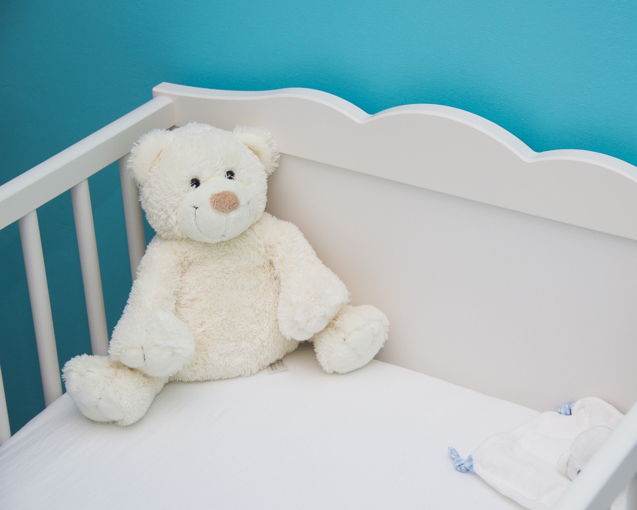 mejores-protectores-cuna-bebe-prematuro-seguridad-confort